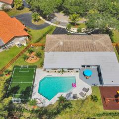 Luxury 7 Br Home w Pool Gameroom Soccer Field