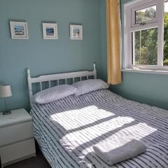 Chy Lowen Private rooms with kitchen, dining room and garden access close to Eden Project & beaches