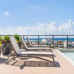 Amazing 2BR penthouse with private rooftop pool