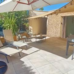 Studio cosy avec terrasse et accès piscine