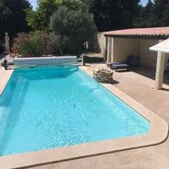 Studio 30 m2 accès Piscine