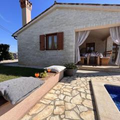 Villa van steen Mirela