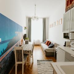 Margaret & Violet - Stylish Central Apartments next to Grand Boulevard