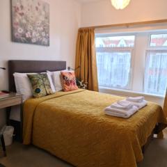 The Torland Paignton Seafront - all rooms en-suite, free parking, wifi