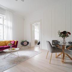 Luxury Residence by Castle District, Free Parking