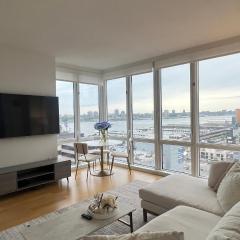 Breathtaking Views! Corner 1 Bed 1 Bath Apt