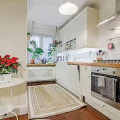 cozy urban hideaway - with a sauna!