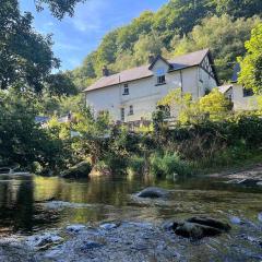 River Cottage in stunning location