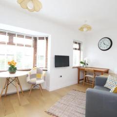 Modern 2BR Apartment in Oxford Free Parking