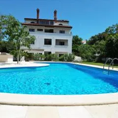 Green House Villa with Pool