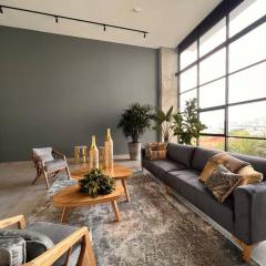 Cercano al Aeropuerto y nuevo