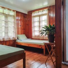 Rm 202 Mhapiya-aw Pensione Inn