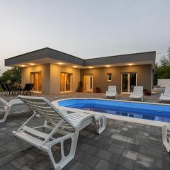 Villa Nadalina, Cista Provo