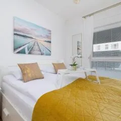 Luxury Two Bedroom Apartment with Terrace and Garage by Renters Prestige