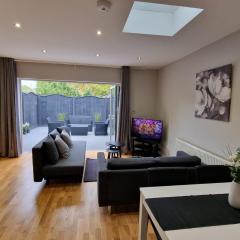 New! Lovely 2 Bed Serviced Apartment with free parking