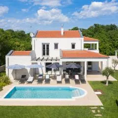 Villa Unica for 8 People in Central Istra, very quiet and luxurious retreat only 15 minutes from azure blue sea