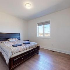 Ensuite bedroom near Wonderland Vaughan