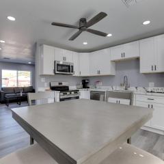 Contemporary Phoenix Apartment 13 Mi to Old Town!