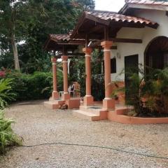 Casa Bonita en las Terrenas Con Una Habitacion Y Dos Cama