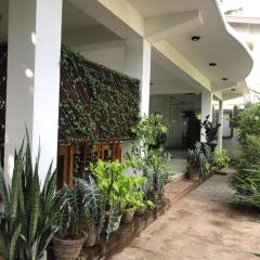 Senanayaka Holiday Inn