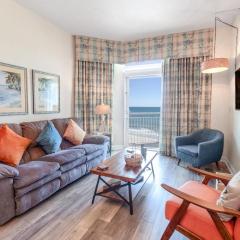 Family friendly ocean view condo, beachfront building, pool and wifi included, M