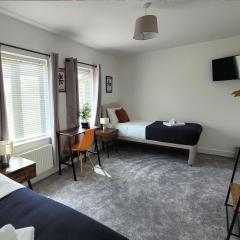 4 Bedroom House By Your Lettings Short Lets & Serviced Accommodation Peterborough With Free WiFi,Netflix and more