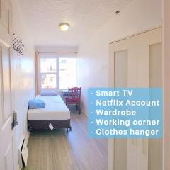Single private room with Netflix, laundry, amenities and self check-in