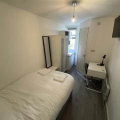 Self Contained Studio Flat close to the Beach and Brighton Station Central Great Location.