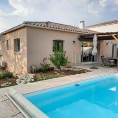 Superbe villa face Pic St Loup, piscine, pkg, wifi
