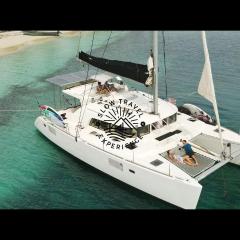 Luxury sailing Catamaran in San Blas with shared rooms