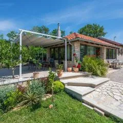 1 Bedroom Awesome Home In Peroj