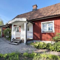 Red cottage with a nice view of the landscape, at Aboda Klint