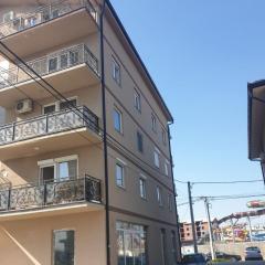 E&M apartment