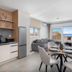 EA Luxury Apartment with sea view