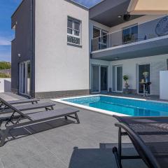 4 Bedroom Lovely Home In Liznjan