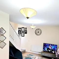 Beautiful Townhouse with Netflix