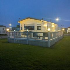 L&g FAMILY HOLIDAYS MILLFIELDS 6 BERTH FAMILYS ONLY AND THE LEAD PERSON MUST BE OVER 30s