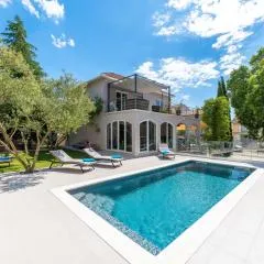 Villa B&D ZADAR for the complete pleasure of vacation !HEATED! PRIVATE POOL! Green oasis in the CENTER of ZADAR, 100m from the SEA