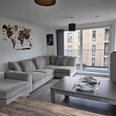 Luxury 1-Bed Apartment with balcony & Free parking
