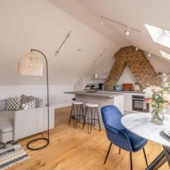 Stay In Style With Castle Views, Prime Spot Windsor