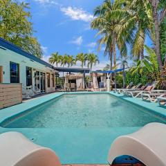 Large GAY MEN'S 1 bedroom w Gameroom heated pool clothing optional