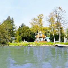 Alisha Lakefront Cottage