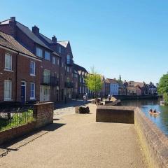 Quayside Property 3br 6 Beds & Onsite Parking