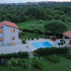 Vila s privatnim bazenom