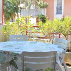 Spacieux T2 avec grande terrasse à Saint-Raphaël, proche mer et gare, garage inclus - FR-1-226A-102