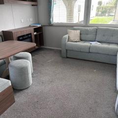 Superb Caravan, Sleeps 8, At Caister Beach In Norfolk Ref 30020t