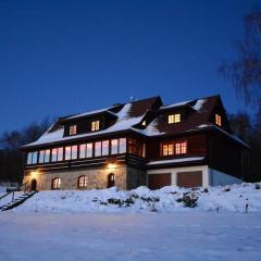 Chata Drapula - Gospodarstwo Agroturystyczne - Apartament na wyłączność z widokiem na góry i aneksem kuchennym