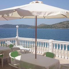 Apartman 7 m od mora