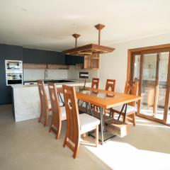 Lujosa casa en Playa Hermosa vista lago y volcanes