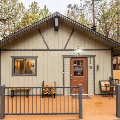 NEW Cozy Pines Cottage and Fire pit